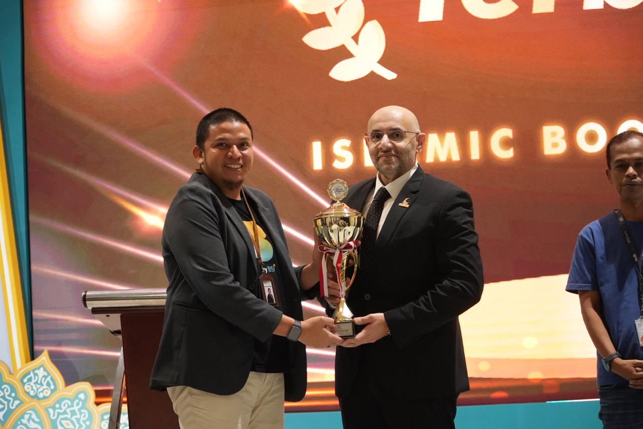 Majelis Hukama Muslimin Raih Stan Terbaik Islamic Book Fair 2025